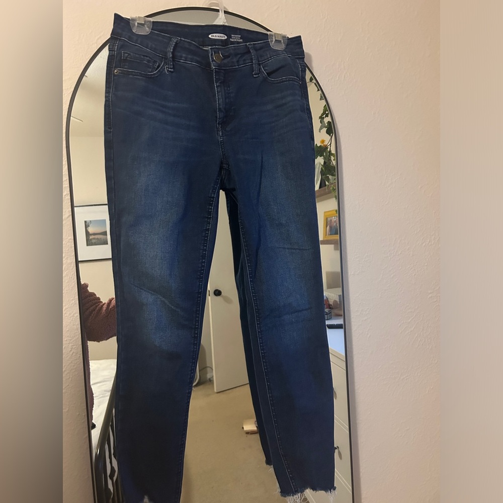 Old Navy Rockstar super skinny jeans with raw hem. Size 6 regular